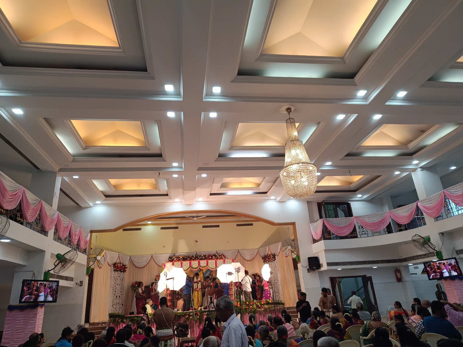 Lakshmi And Mahesh Mahal — Banquet Hall in Chennai (on-site parking, in-house decoration, DJ permitted, bar service available)
