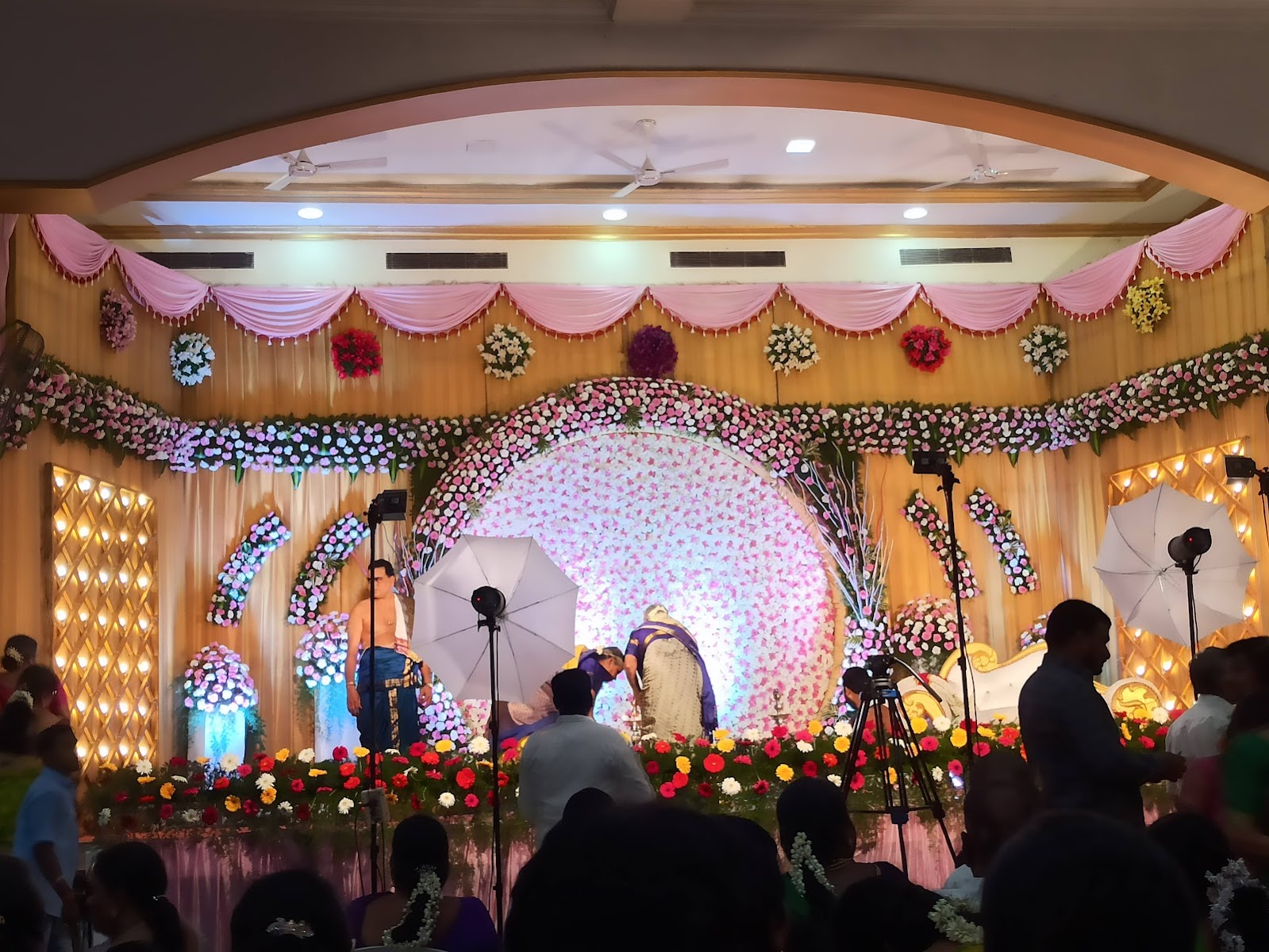 Lakshmi And Mahesh Mahal — Banquet Hall in Purasaivakkam, Chennai (on-site parking, in-house decoration, DJ permitted, bar service available) — photo 2