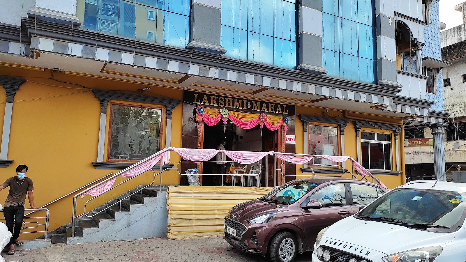 Lakshmi And Mahesh Mahal — Banquet Hall in Purasaivakkam, Chennai (on-site parking, in-house decoration, DJ permitted, bar service available) — photo 3
