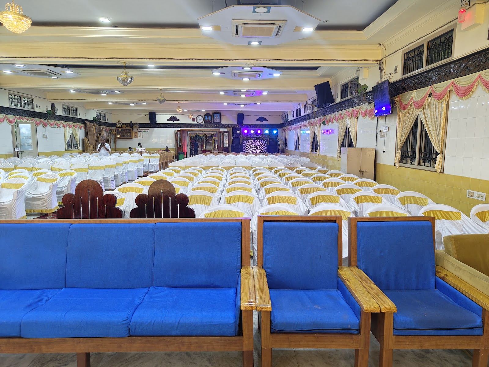 Sri Padmashree Sesha Mahal — Banquet Hall in Lakshmipuram, Chennai (on-site parking, in-house decoration, bar service available, 600–1000 guest capacity) — photo 4