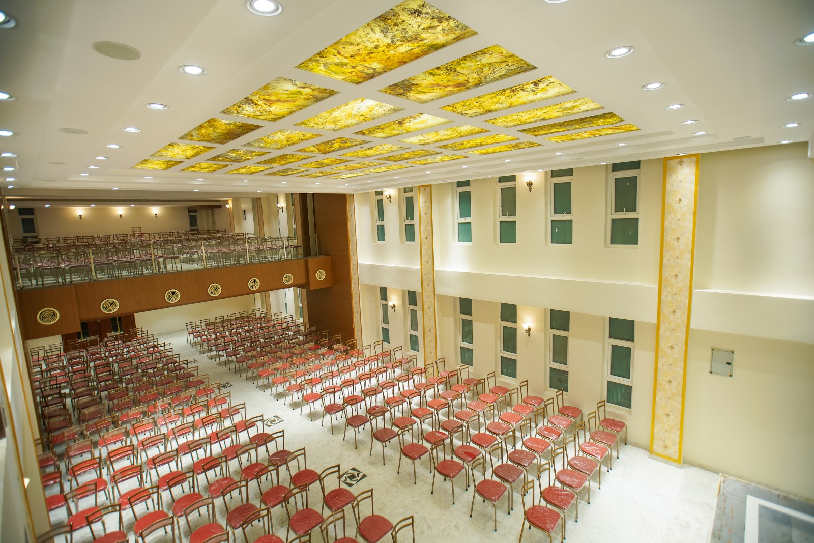Meenakshi's Narayanan Marriage Hall — Banquet Hall in Chennai (on-site parking, in-house decoration, bar service available, 650–1000 guest capacity)