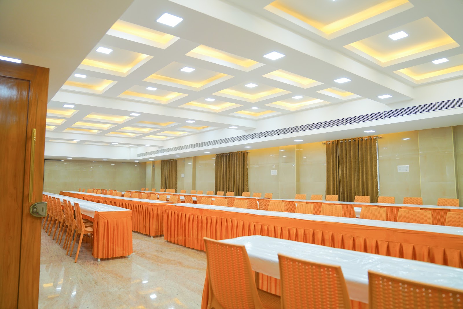 VM Grand Mahal — Banquet Hall in Madambakkam, Chennai (on-site parking, in-house decoration, bar service available, 300–500 guest capacity) — photo 3