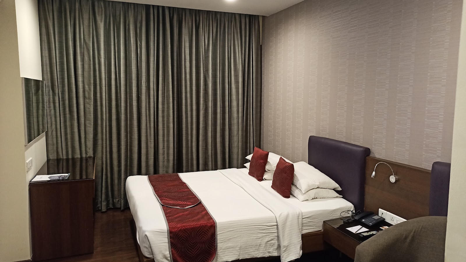 V7 Hotel — Banquet Hall in Porur, Chennai (on-site parking, in-house decoration, bar service available, 300–450 guest capacity) — photo 2