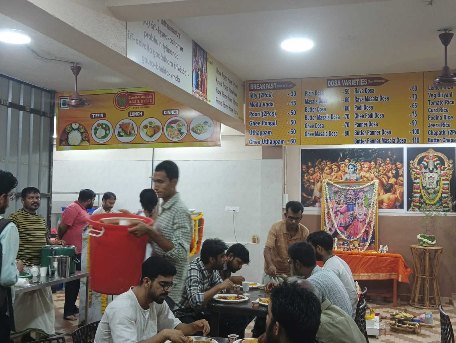 Sri Srinivasa Mini Hall — Banquet Hall in Anna Nagar, Chennai (on-site parking, in-house decoration, DJ permitted, bar service available)