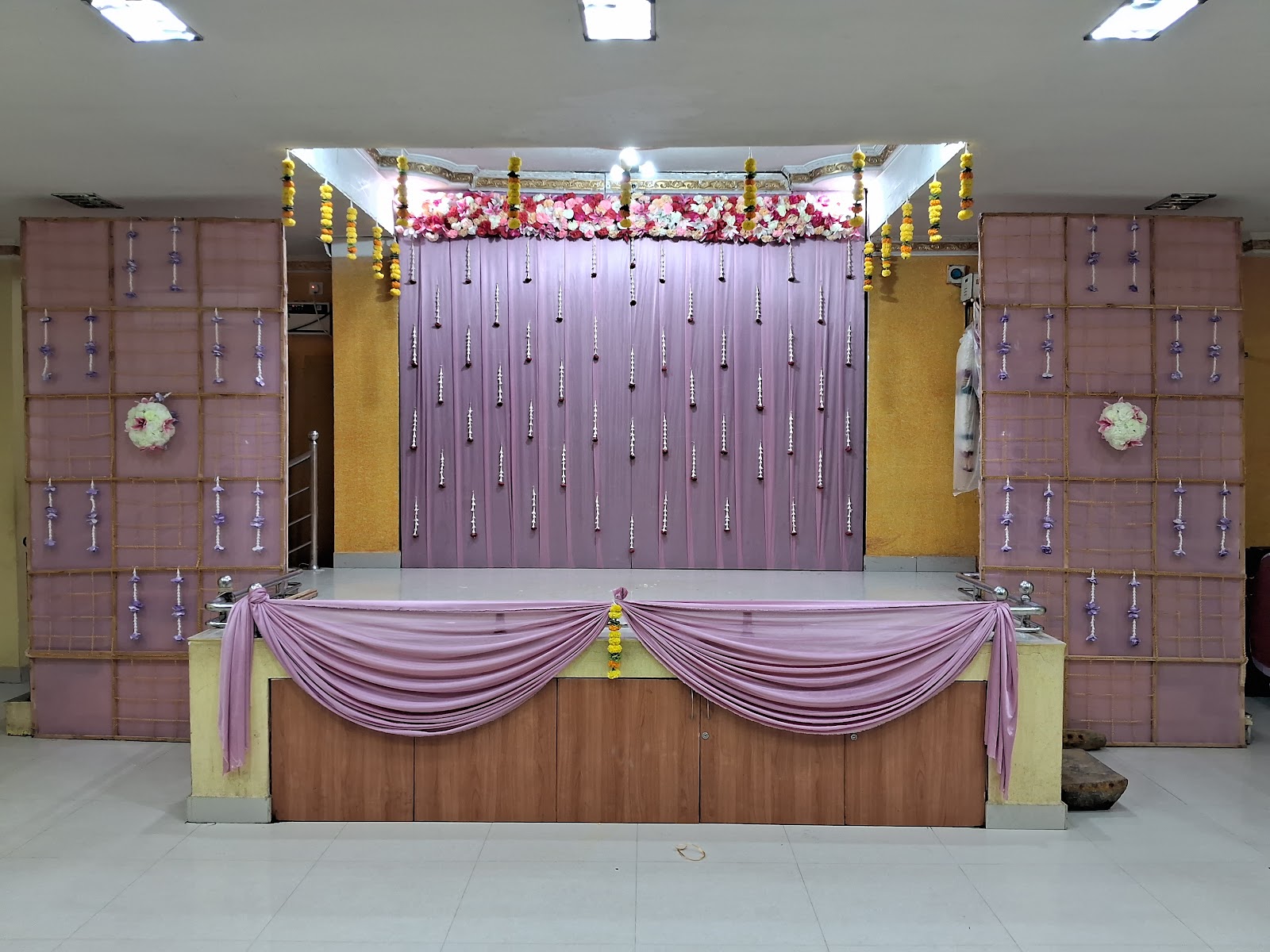 Sri Srinivasa Mini Hall — Banquet Hall in Anna Nagar, Chennai (on-site parking, in-house decoration, DJ permitted, bar service available) — photo 3