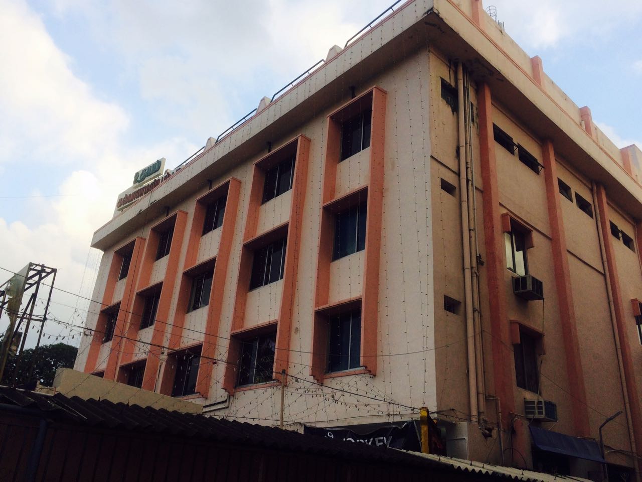 Udhayam Kalyana Mandapam — Banquet Hall in Ashok Nagar, Chennai (on-site parking, in-house decoration, DJ permitted, bar service available) — photo 3