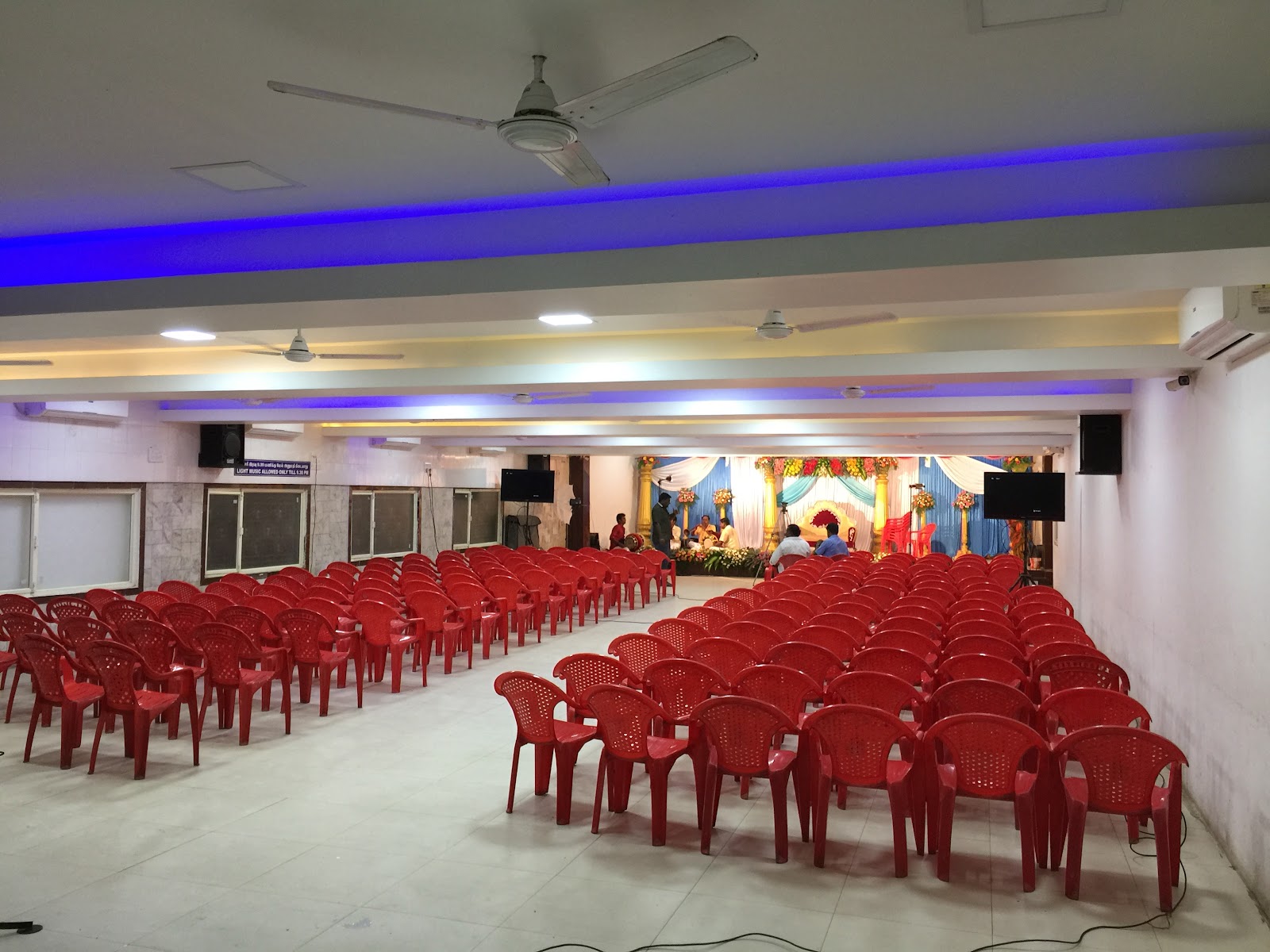 Mothi Mahaal — Banquet Hall in Chennai (on-site parking, in-house decoration, bar service available, 200–300 guest capacity)
