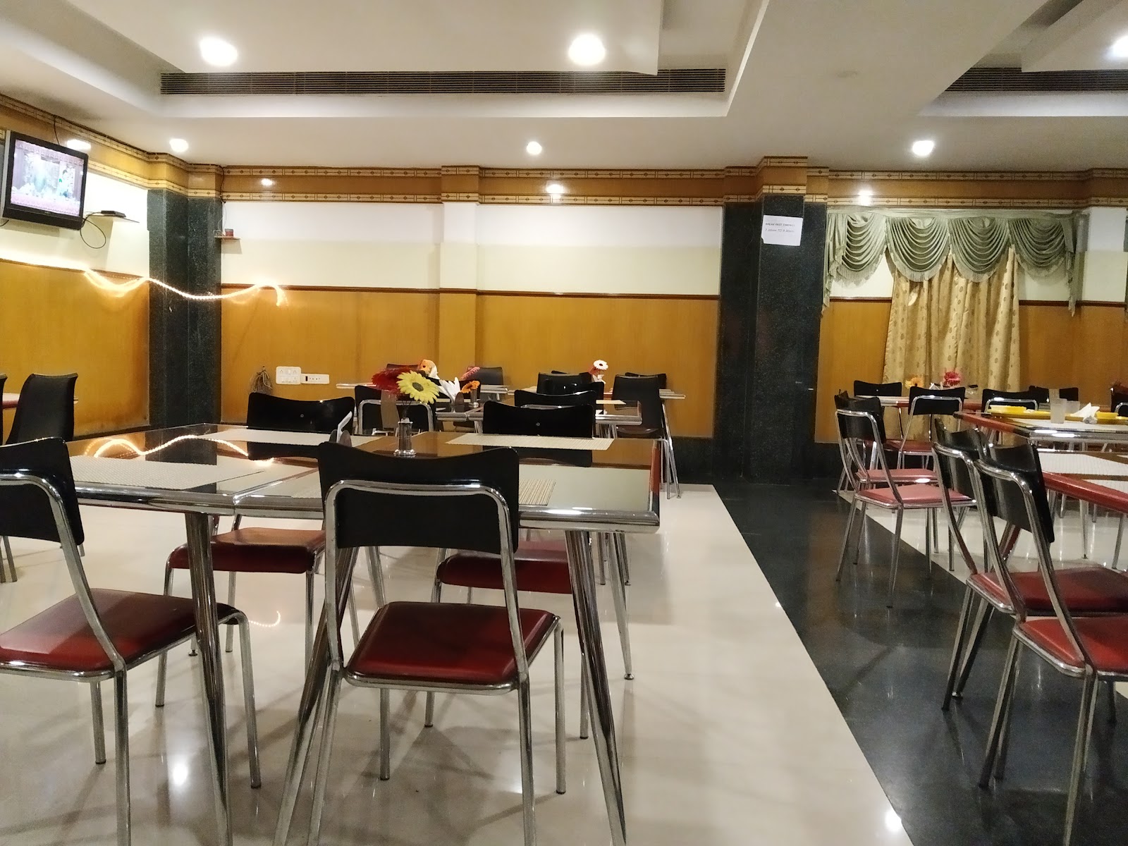 Hotel Mount Heera · Alandur — Banquet Hall in Alandur, Chennai (on-site parking, in-house decoration, outside catering allowed, bar service available) — photo 3