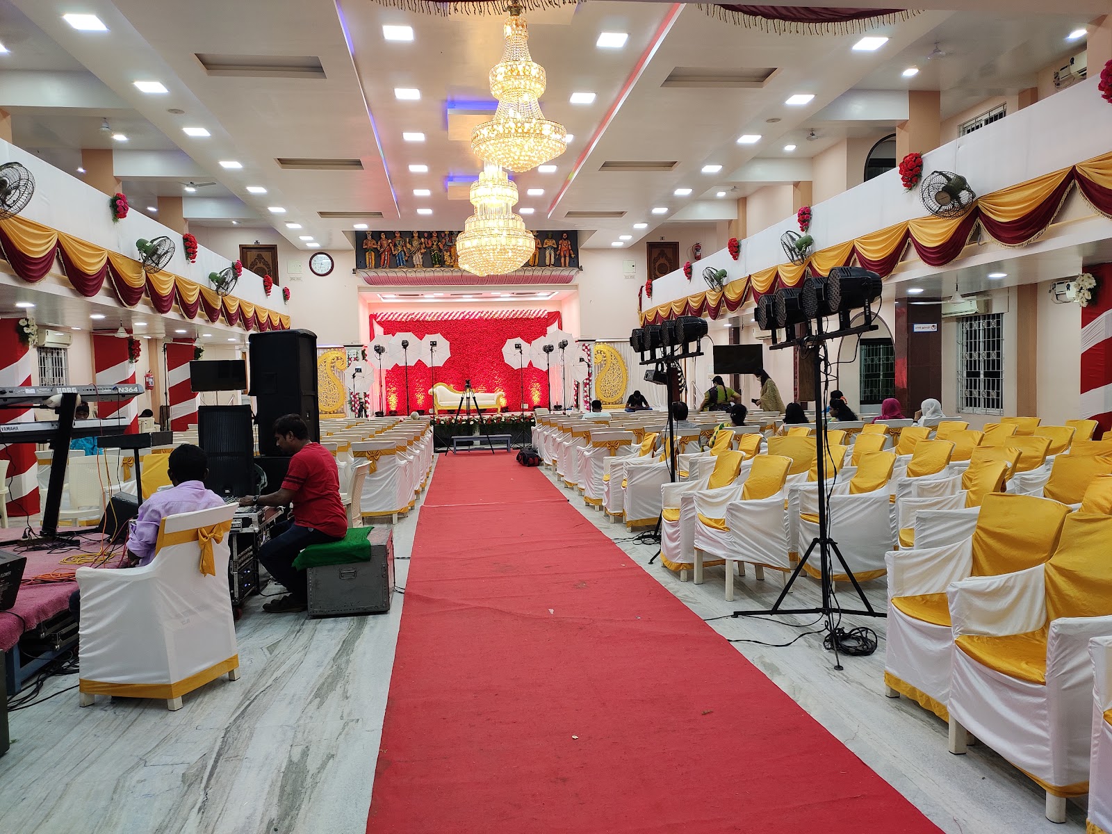 Shree Neelambal Mahal — Banquet Hall in Pallikaranai, Chennai (on-site parking, in-house decoration, bar service available, 900–1350 guest capacity) — photo 2