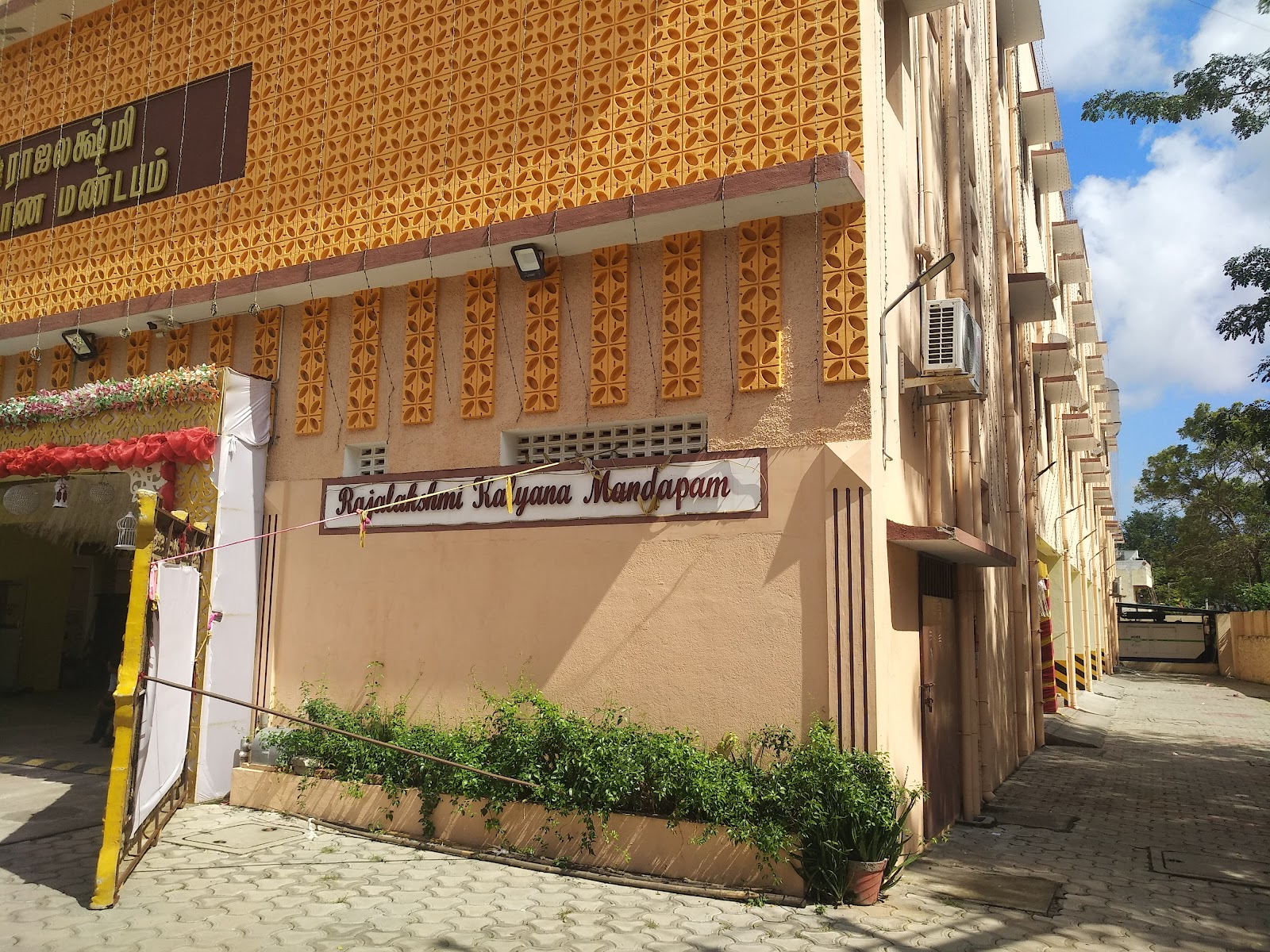Rajalakshmi Kalyana Mandapam — Banquet Hall in Velachery, Chennai (on-site parking, in-house decoration, DJ permitted, bar service available) — photo 4