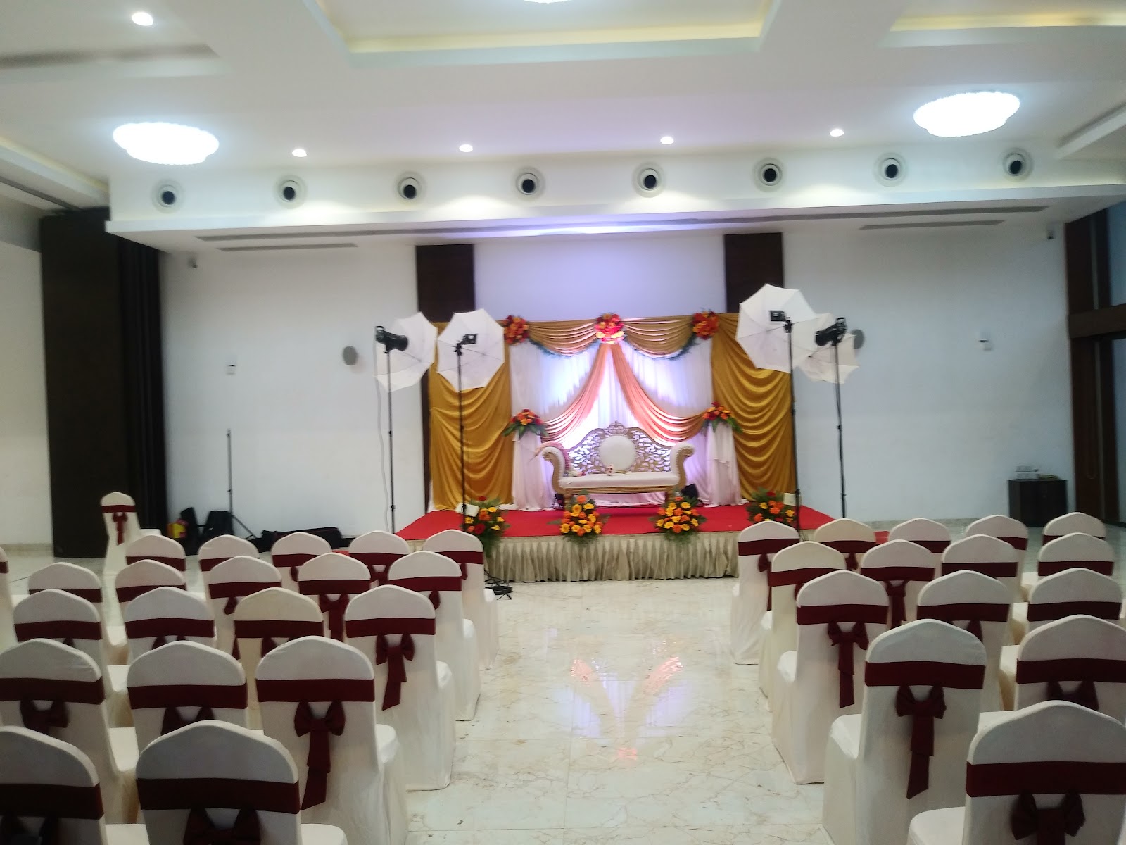 San Event Hall — Banquet Hall in Chennai (on-site parking, in-house decoration, bar service available, 400–600 guest capacity)
