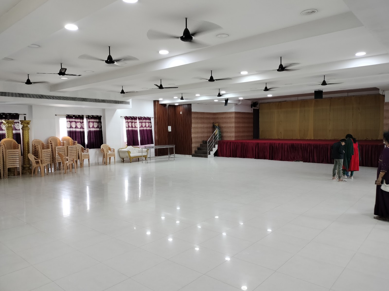 Sri Sumathi Mahal — Banquet Hall in Chennai (on-site parking, in-house decoration, DJ permitted, bar service available)