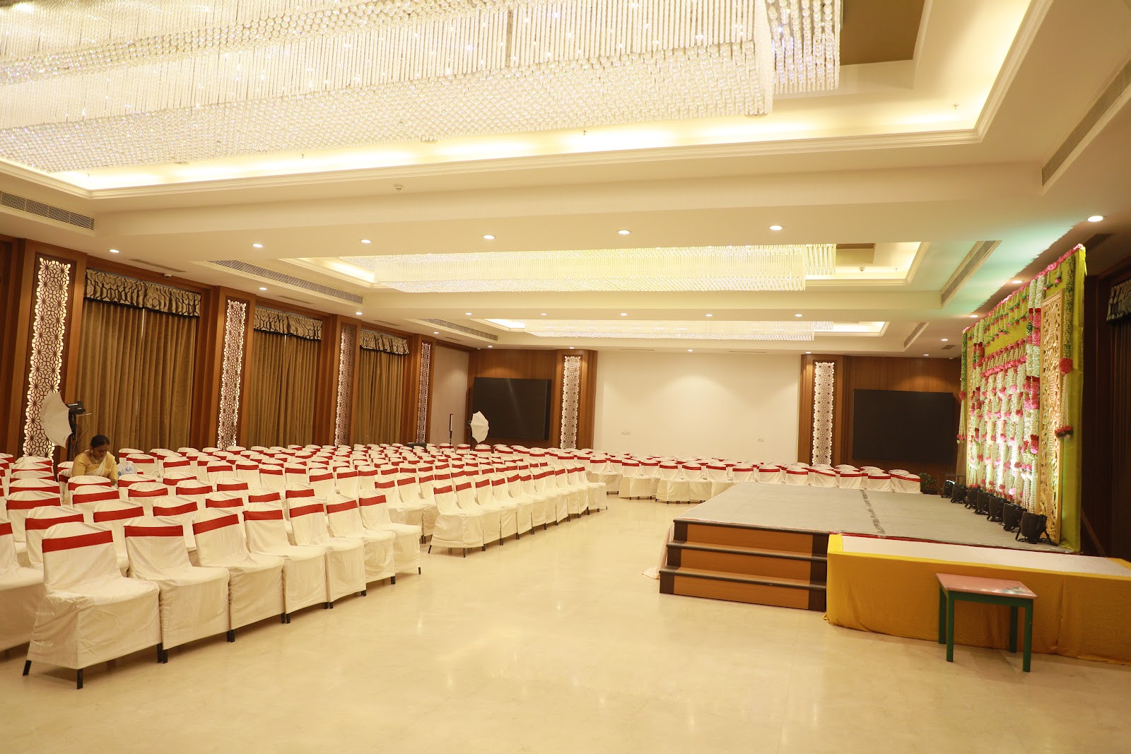 Ruckmani Ramjee Convention Halls — Banquet Hall in Porur, Chennai (on-site parking, in-house decoration, DJ permitted, bar service available)