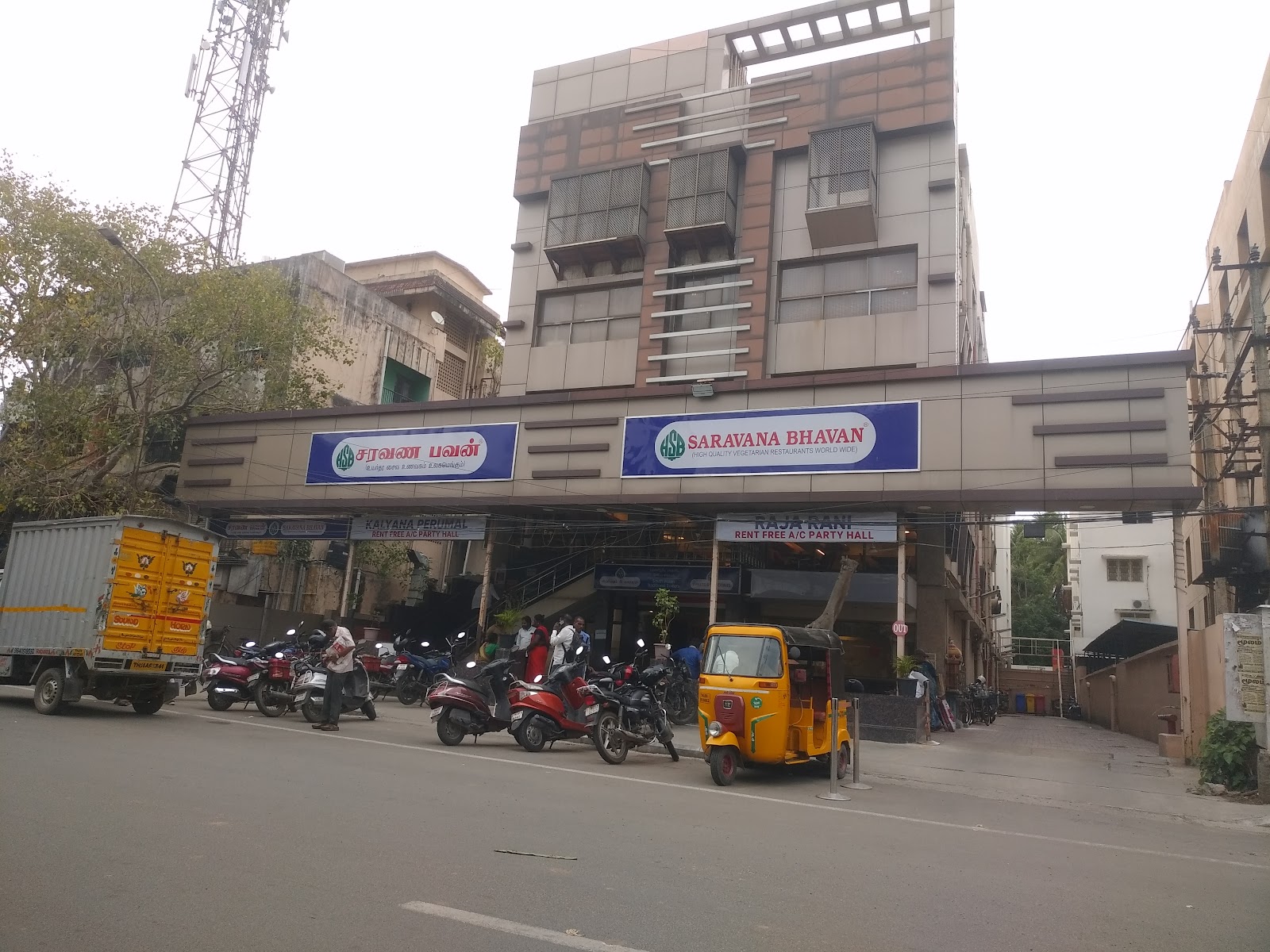 Hotel Saravana Bhavan — Banquet Hall in Ashok Nagar, Chennai (on-site parking, in-house decoration, outside catering allowed, bar service available) — photo 4