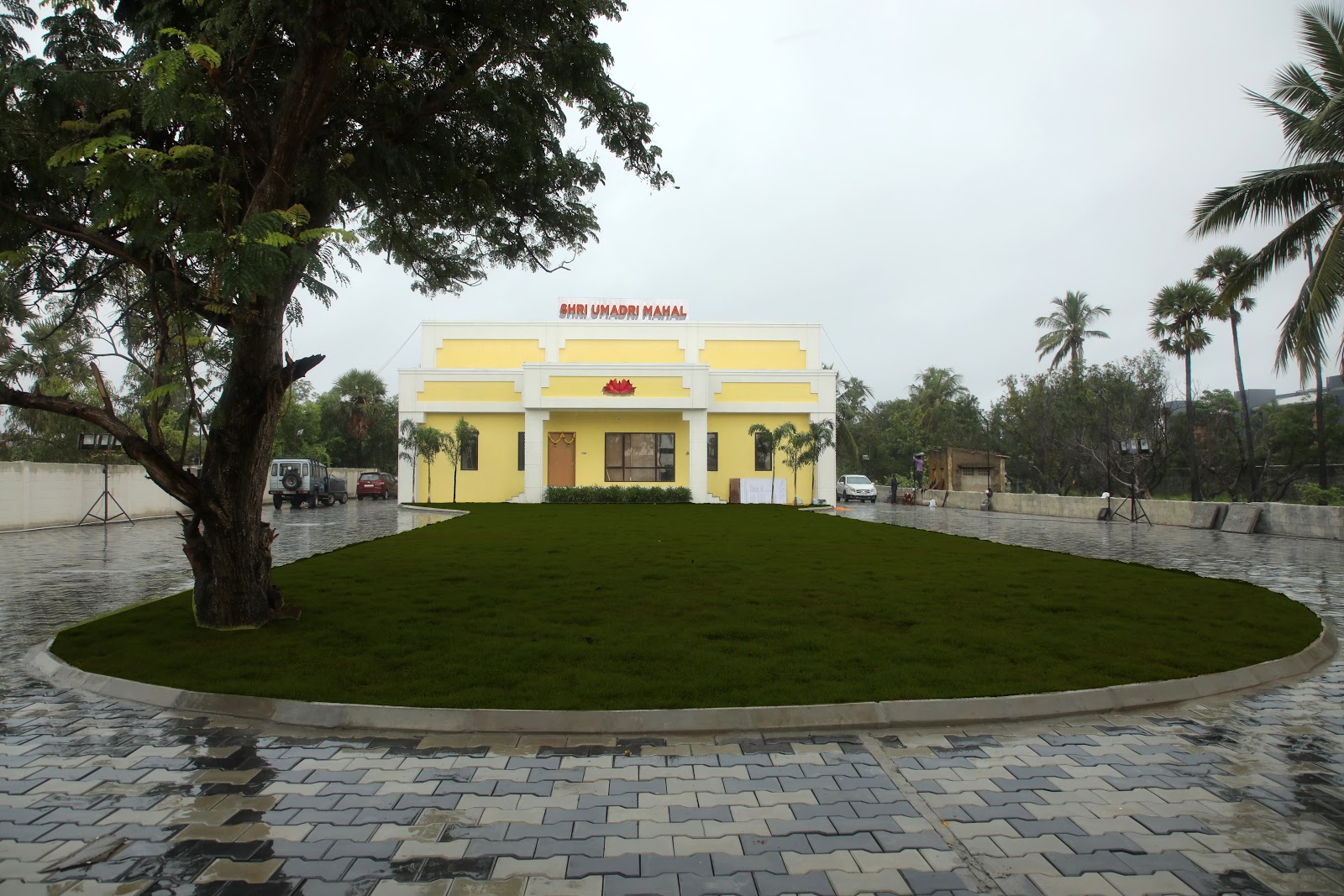 Shri Umadri Mahal — Banquet Hall in Chennai (on-site parking, in-house decoration, DJ permitted, bar service available)