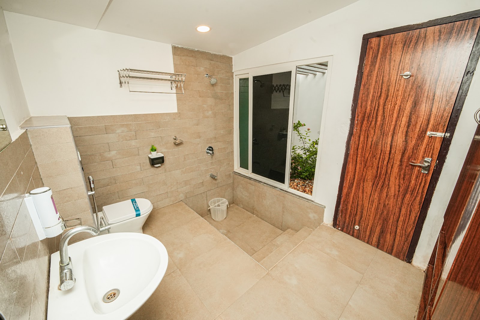 Shelter Beach Resorts — Banquet Hall in East Coast Road, Chennai (on-site parking, in-house decoration, bar service available, 400–750 guest capacity) — photo 4