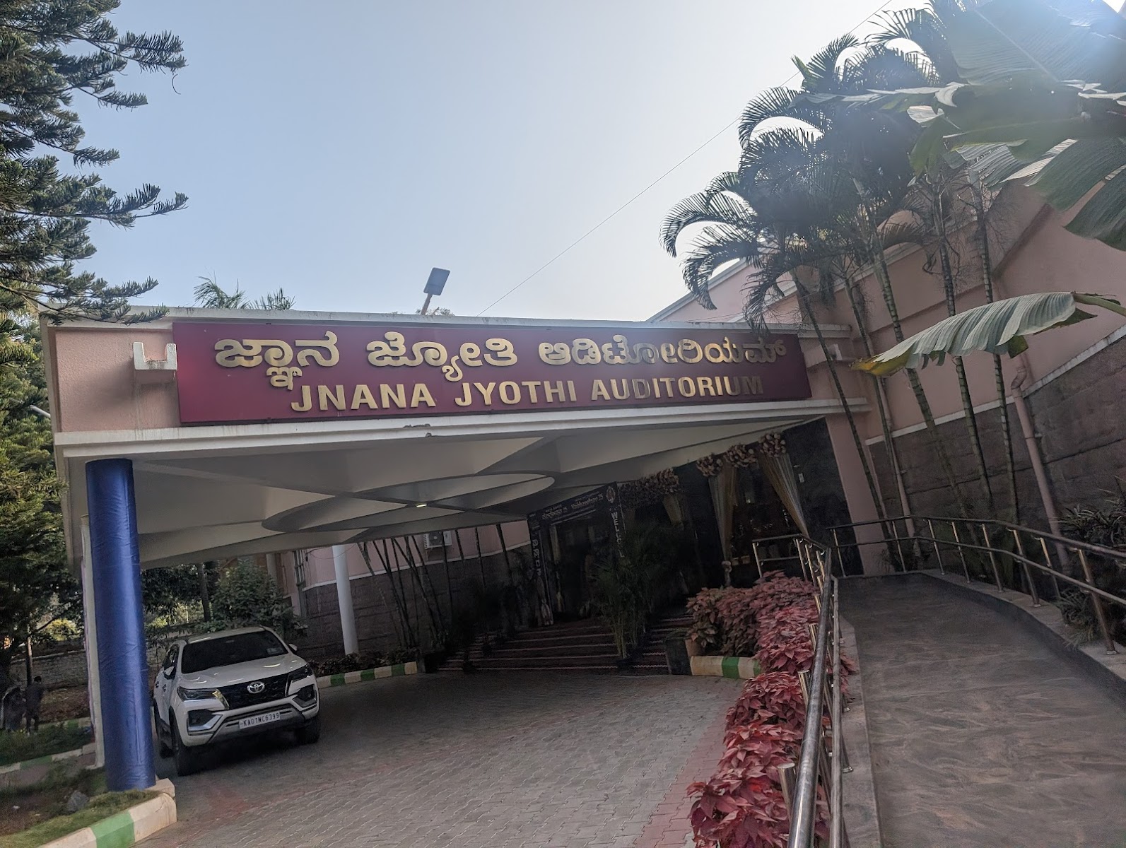 Jnana Jyoti Auditorium — Banquet Hall in Gandhi Nagar, Bangalore (on-site parking, in-house decoration, bar service available, 4.0★ rated) — photo 4