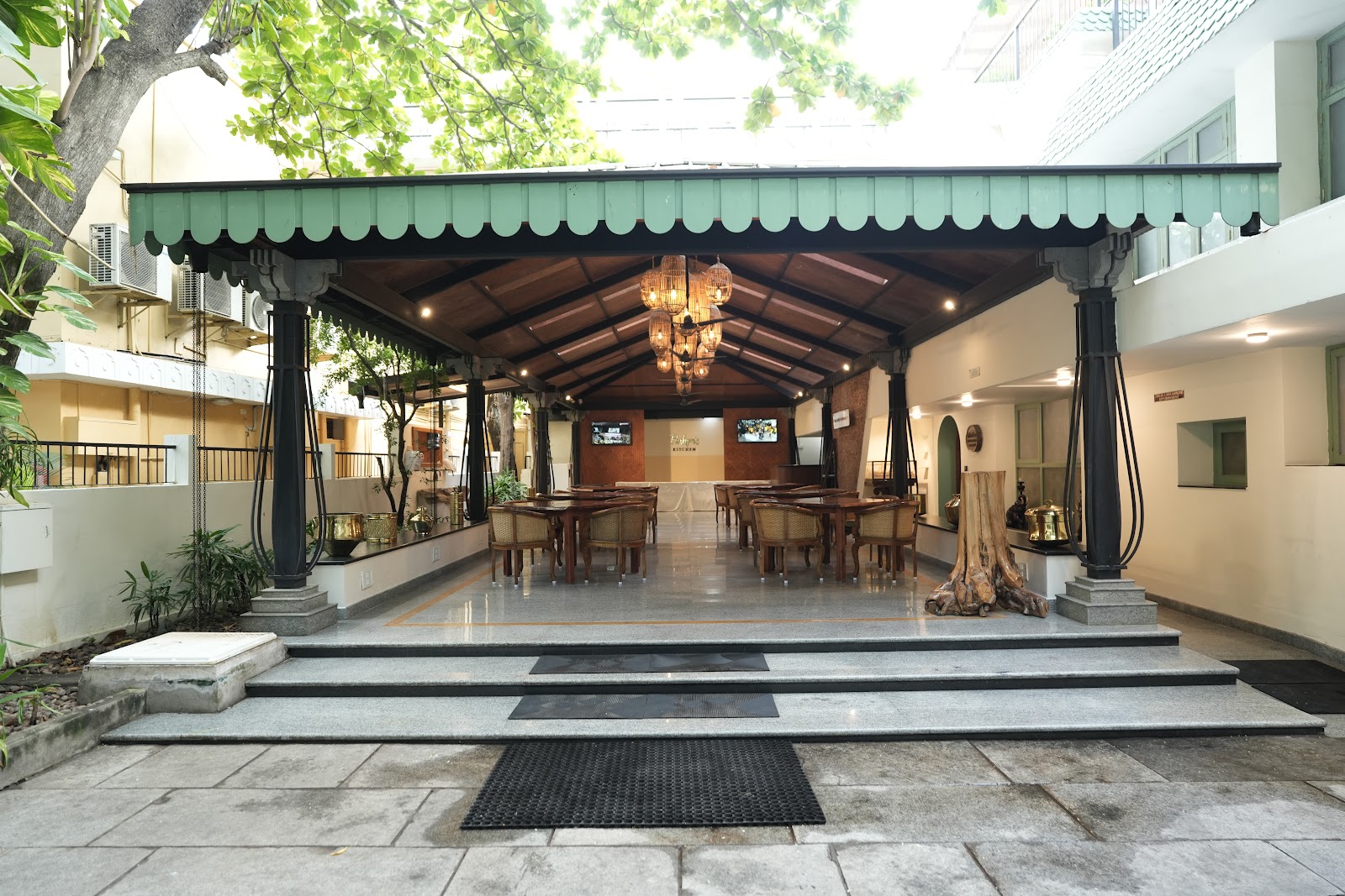 Hanu Reddy Residences — Banquet Hall in Chennai (on-site parking, in-house decoration, bar service available, 300–500 guest capacity)