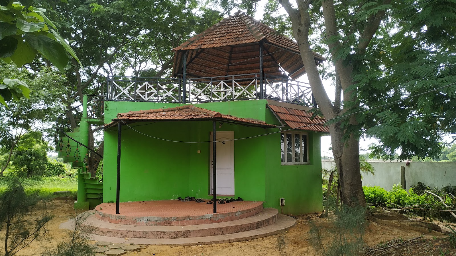 The Grand Blossoms Resort — Resort in Red Hills, Chennai (on-site parking, in-house decoration, bar service available, 500–1000 guest capacity)