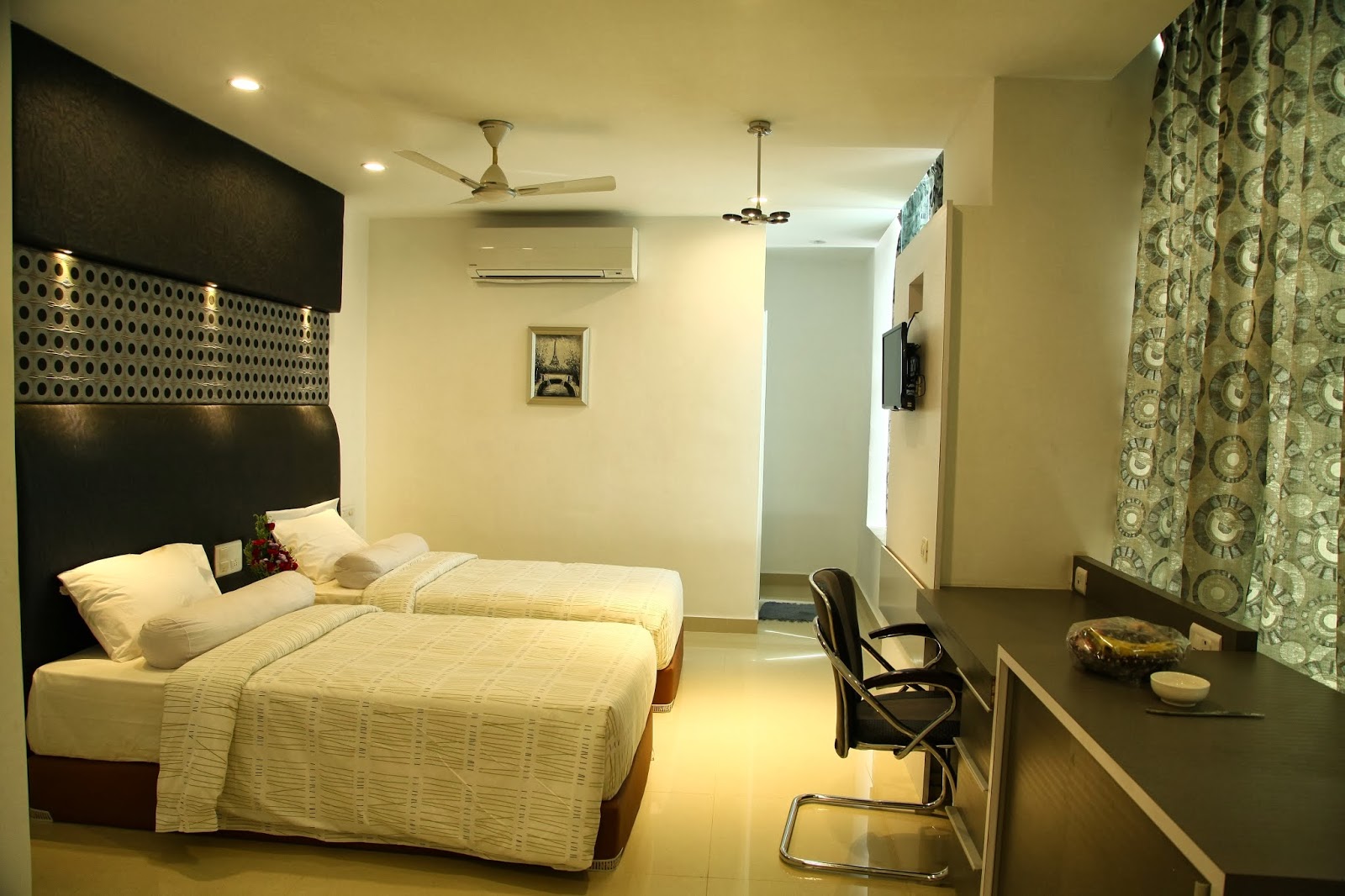 Saaral Residency — Banquet Hall in Anna Nagar, Chennai (on-site parking, in-house decoration, outside catering allowed, bar service available) — photo 2