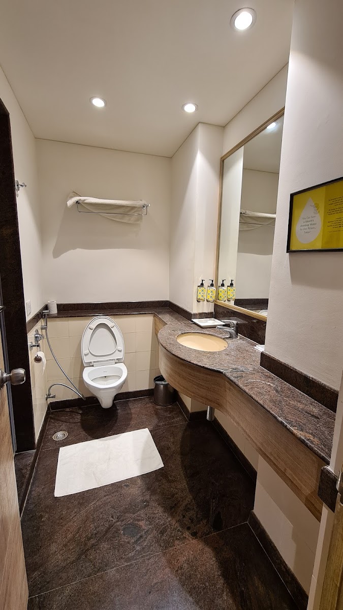 Lemon Tree Hotel · Guindy — Banquet Hall in Guindy, Chennai (on-site parking, in-house decoration, outside catering allowed, DJ permitted) — photo 4