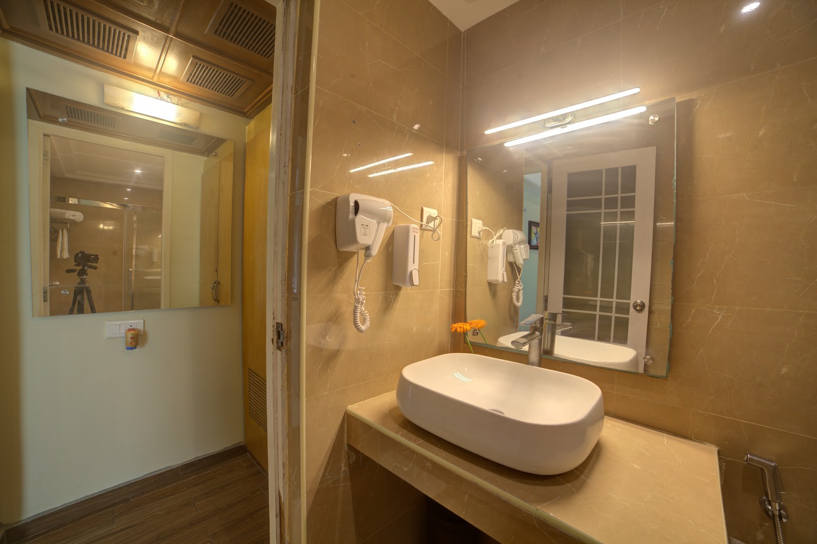 Ilara Hotels and Spa — Banquet Hall in Navalur, Chennai (on-site parking, in-house decoration, outside catering allowed, bar service available) — photo 4