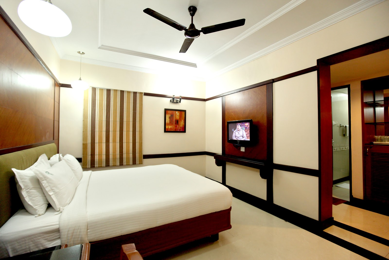 Hotel New Woodlands — Banquet Hall in Mylapore, Chennai (on-site parking, in-house decoration, outside catering allowed, bar service available) — photo 2