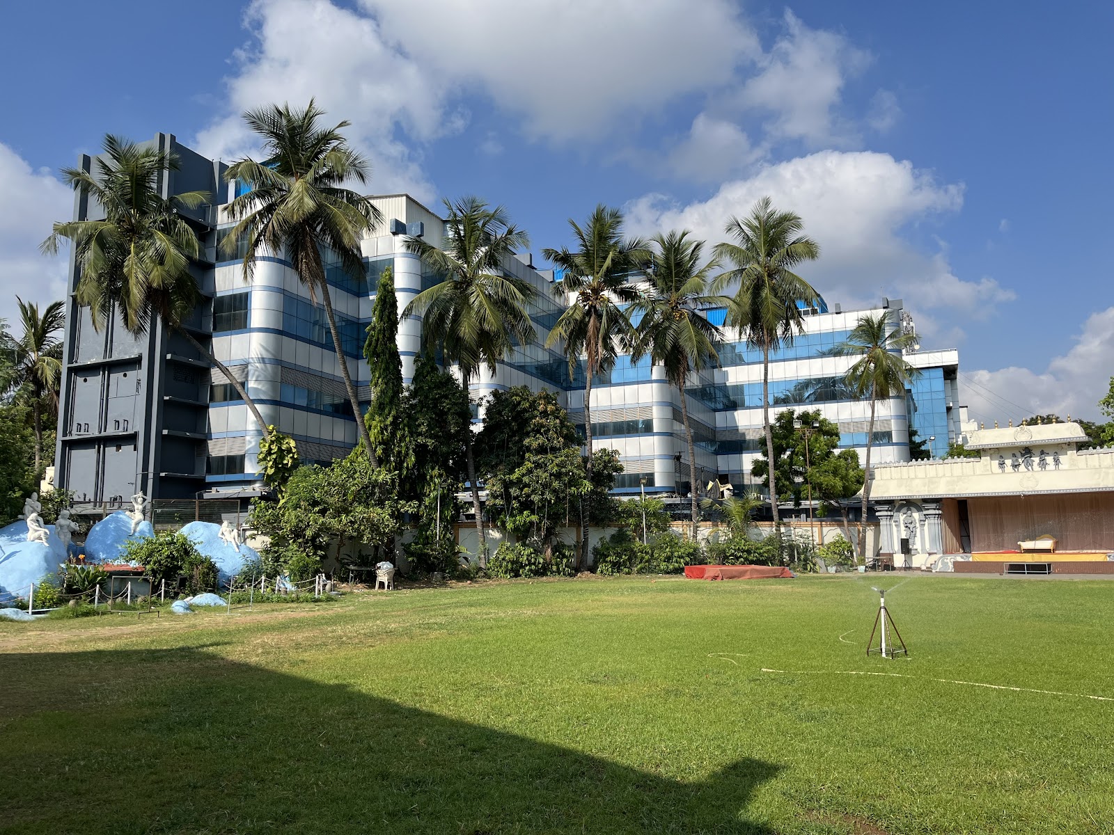 Hotel Palmgrove — Banquet Hall in Nungambakkam, Chennai (on-site parking, in-house decoration, outside catering allowed, bar service available)