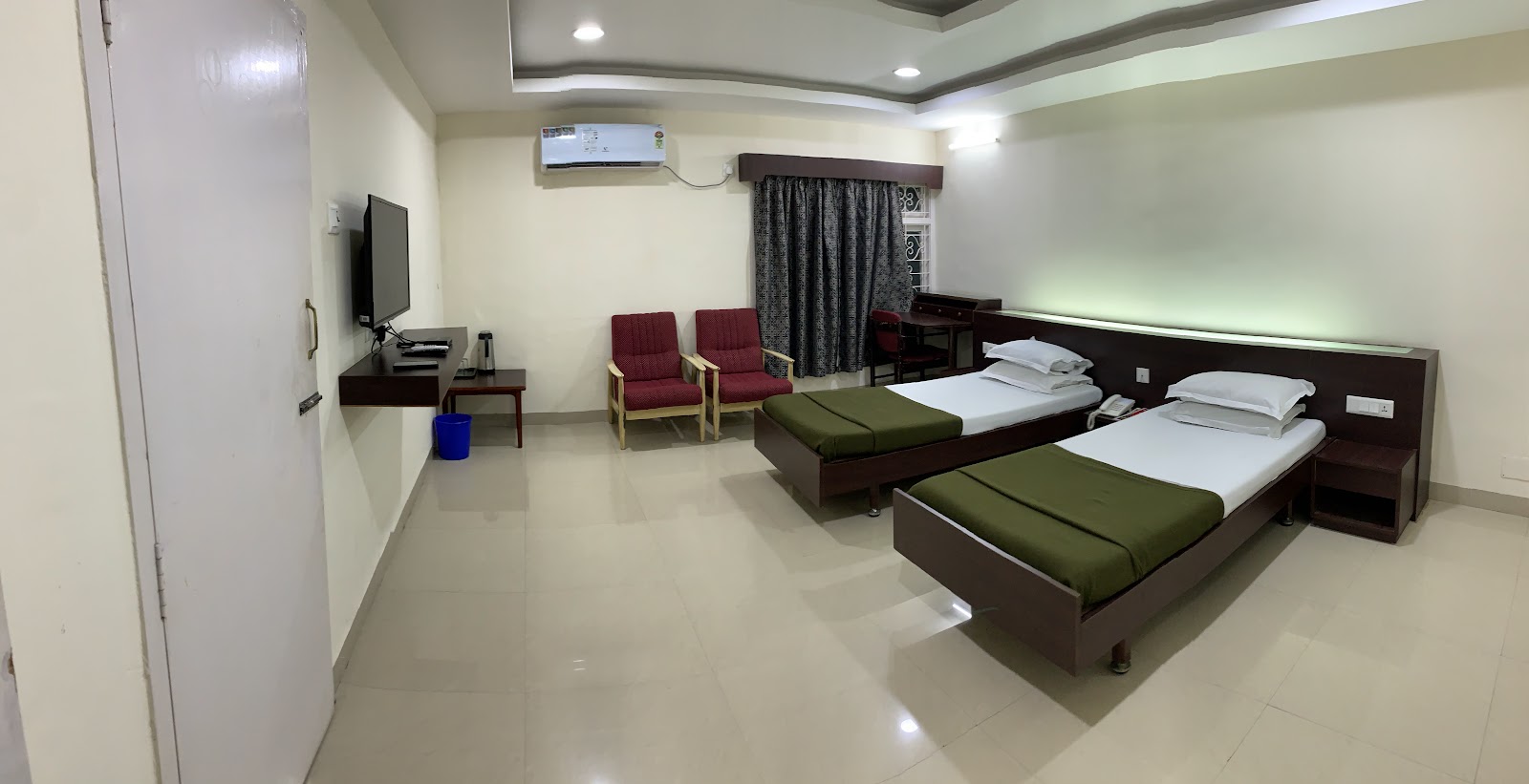 Hotel Palmgrove — Banquet Hall in Nungambakkam, Chennai (on-site parking, in-house decoration, outside catering allowed, bar service available) — photo 2