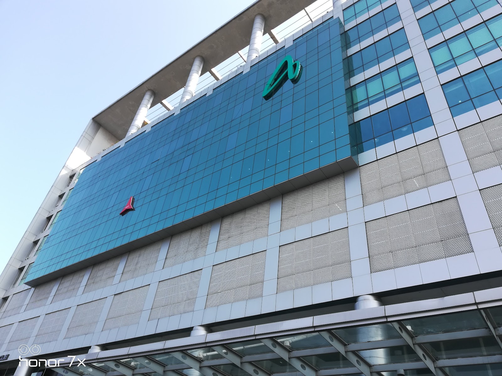 The Metroplace Hotels — Banquet Hall in Chennai (on-site parking, in-house decoration, outside catering allowed, bar service available)