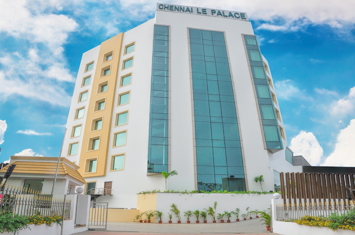 Hotel Chennai Le Palace — Banquet Hall in Chennai (on-site parking, in-house decoration, outside catering allowed, DJ permitted)