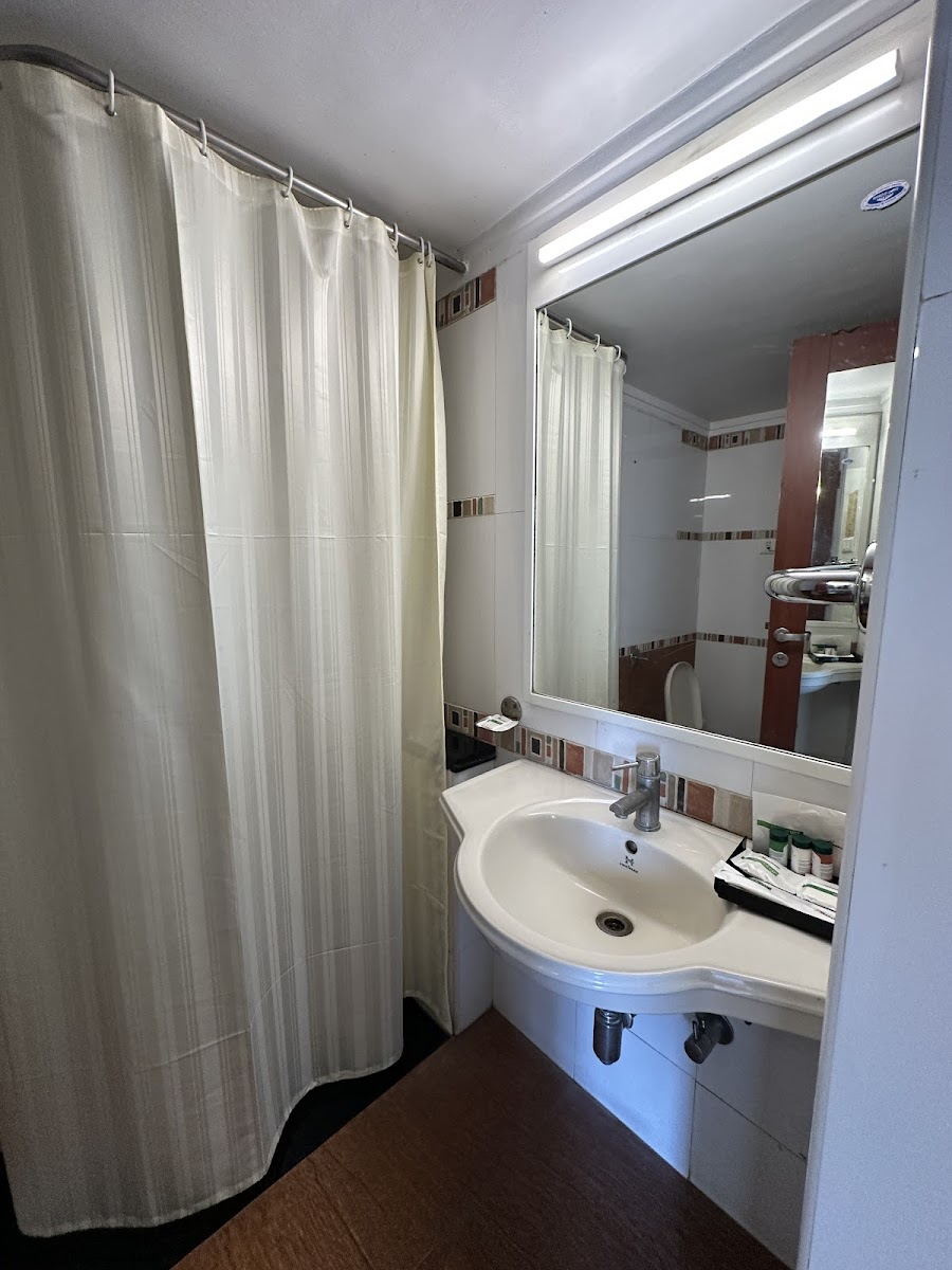 Harrisons Hotel — Banquet Hall in Nungambakkam, Chennai (on-site parking, in-house decoration, outside catering allowed, bar service available) — photo 3