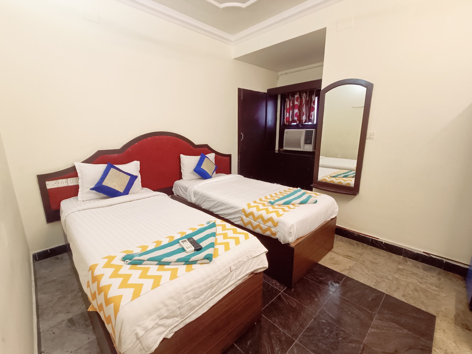 Hotel Dolphin Park — Banquet Hall in Virugambakkam, Chennai (on-site parking, in-house decoration, outside catering allowed, bar service available) — photo 2