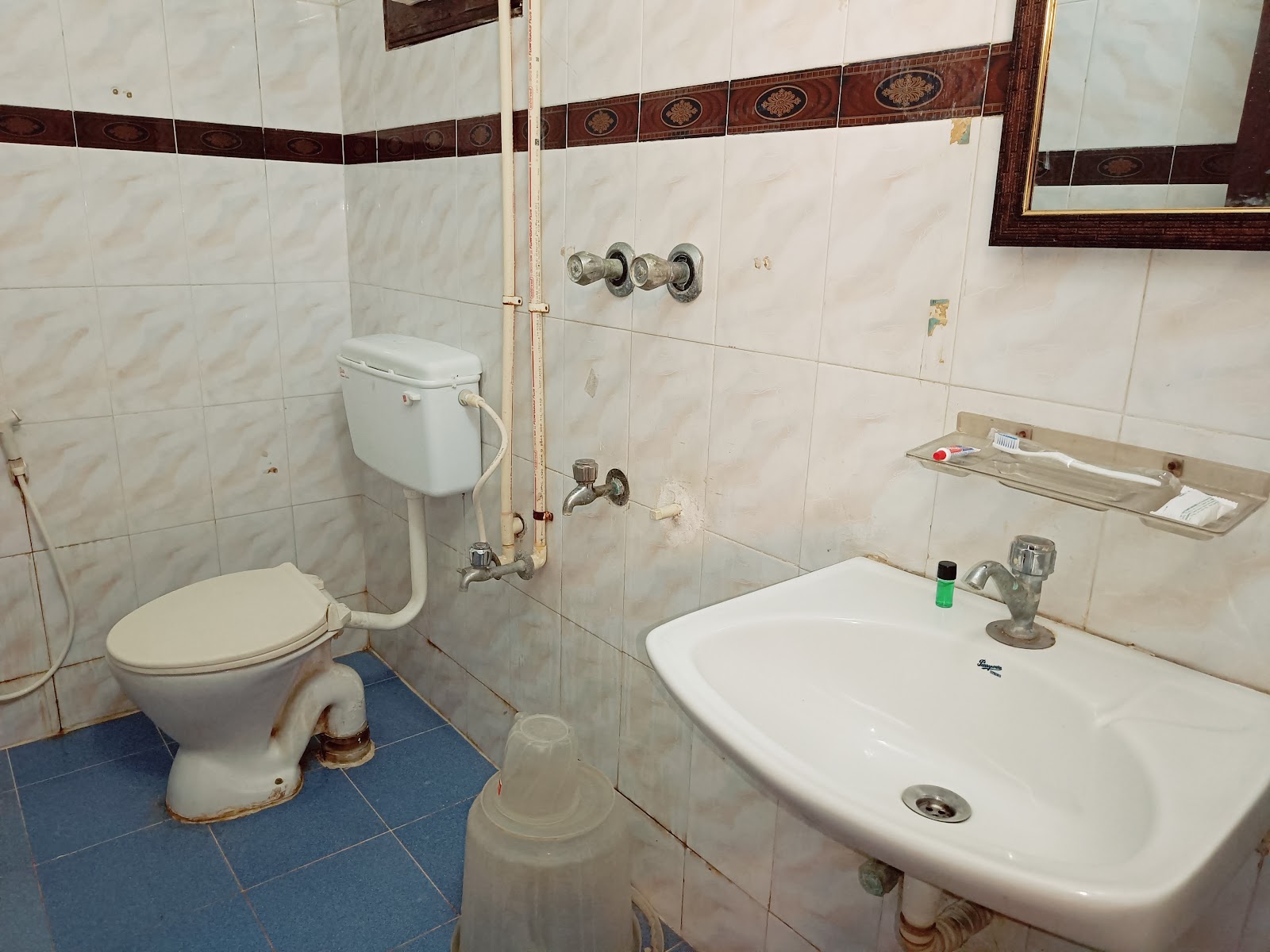 Hotel Dolphin Park — Banquet Hall in Virugambakkam, Chennai (on-site parking, in-house decoration, outside catering allowed, bar service available) — photo 3