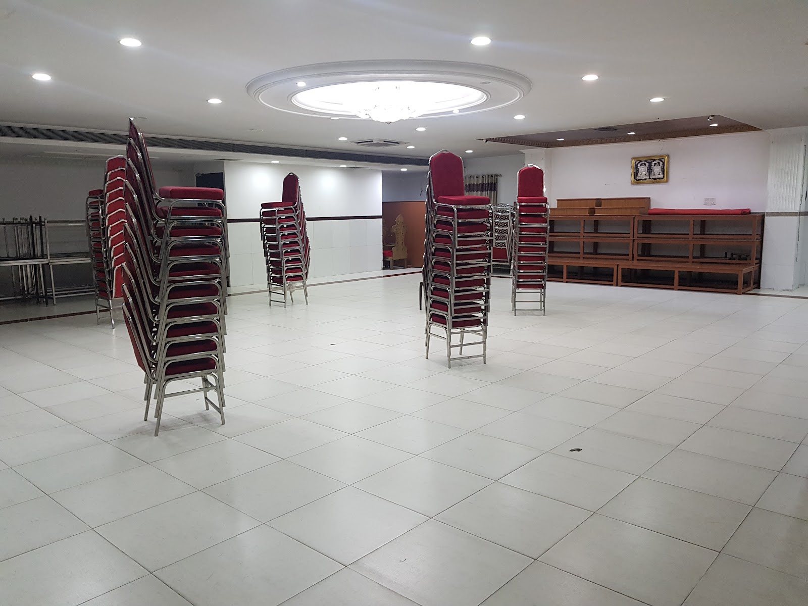 PSB Hall — Banquet Hall in Anna Nagar, Chennai (on-site parking, in-house decoration, bar service available, 150–250 guest capacity) — photo 4