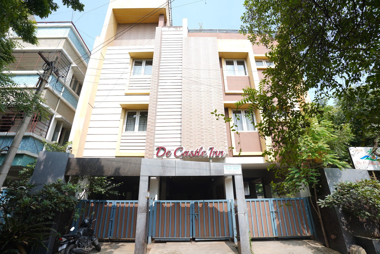 Hotel De Castle Inn — Banquet Hall in Chennai (on-site parking, in-house decoration, outside catering allowed, bar service available)