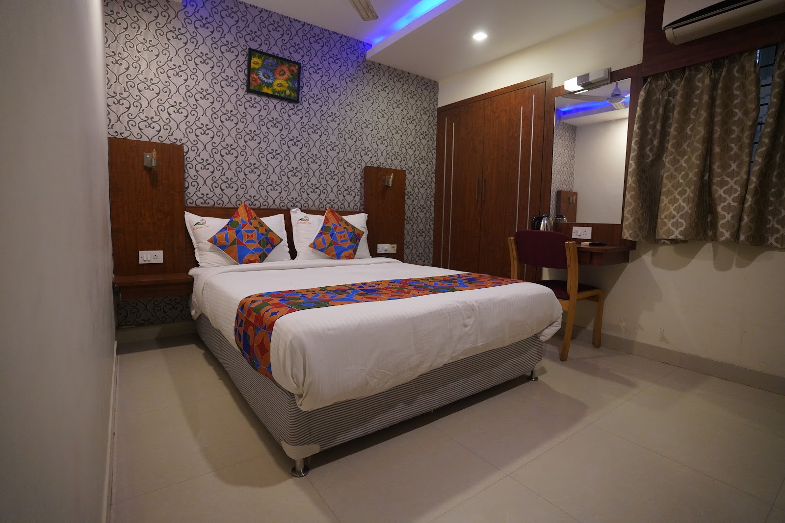 Hotel De Castle Inn — Banquet Hall in Porur, Chennai (on-site parking, in-house decoration, outside catering allowed, bar service available) — photo 2