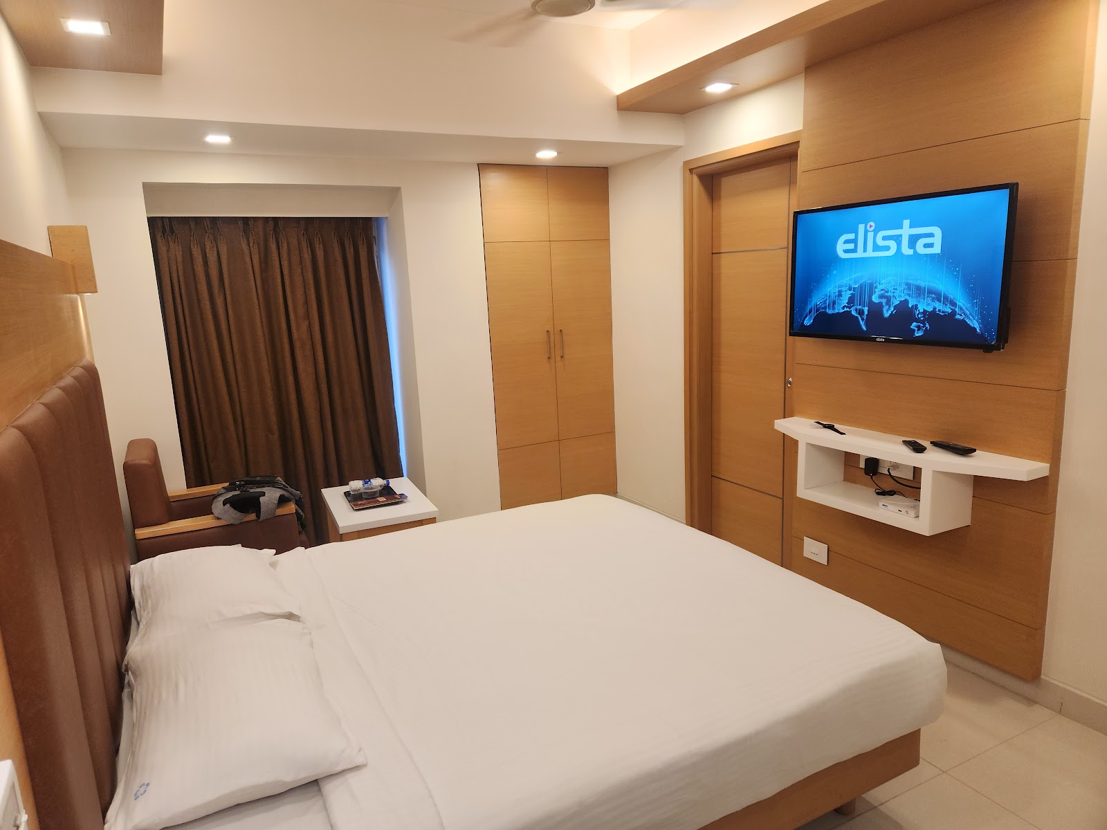 Hotel Maurya International — Banquet Hall in Vadapalani, Chennai (on-site parking, in-house decoration, outside catering allowed, bar service available) — photo 2