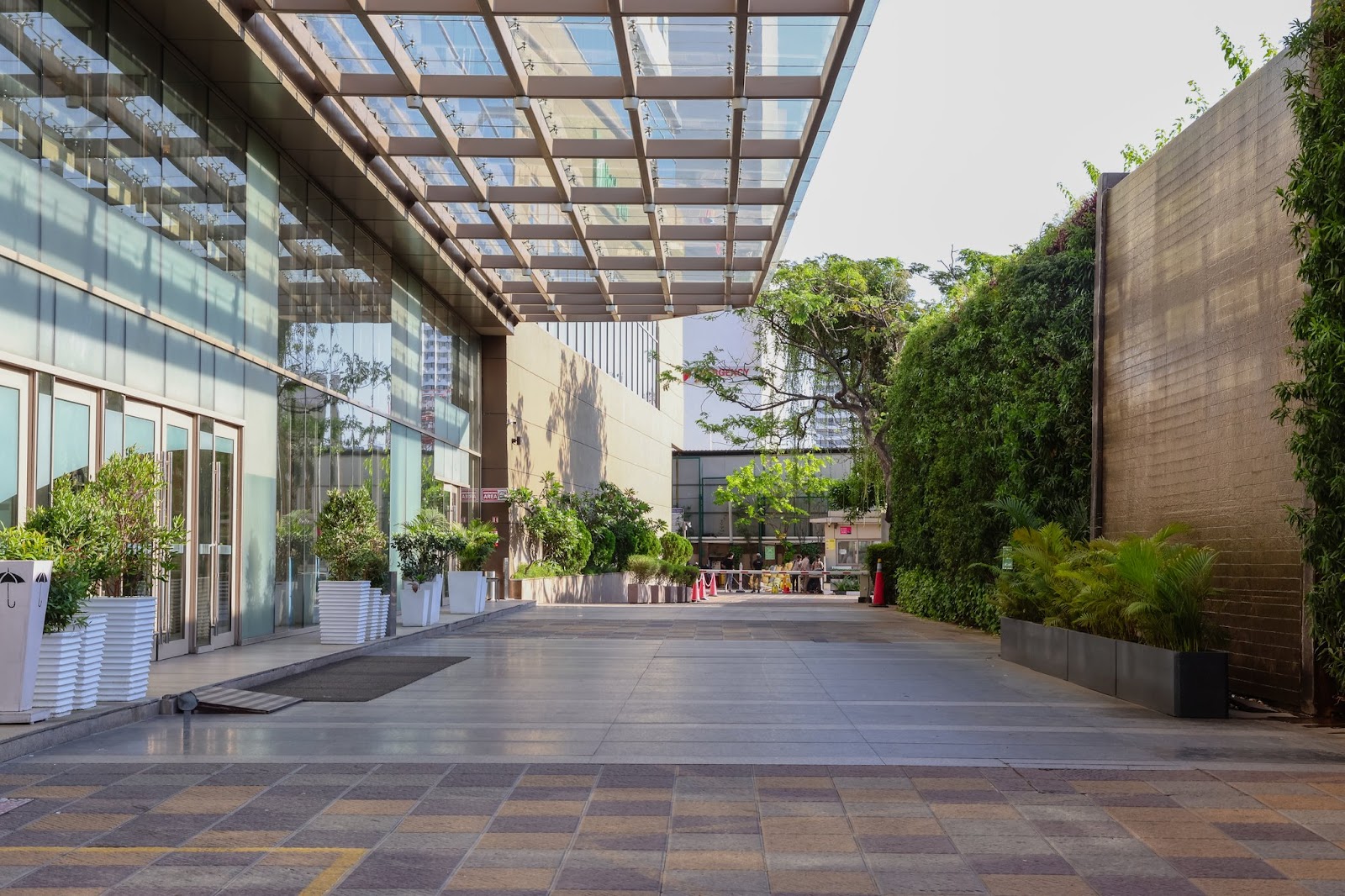 Holiday Inn Chennai OMR — Banquet Hall in Chennai (on-site parking, in-house decoration, outside catering allowed, DJ permitted)
