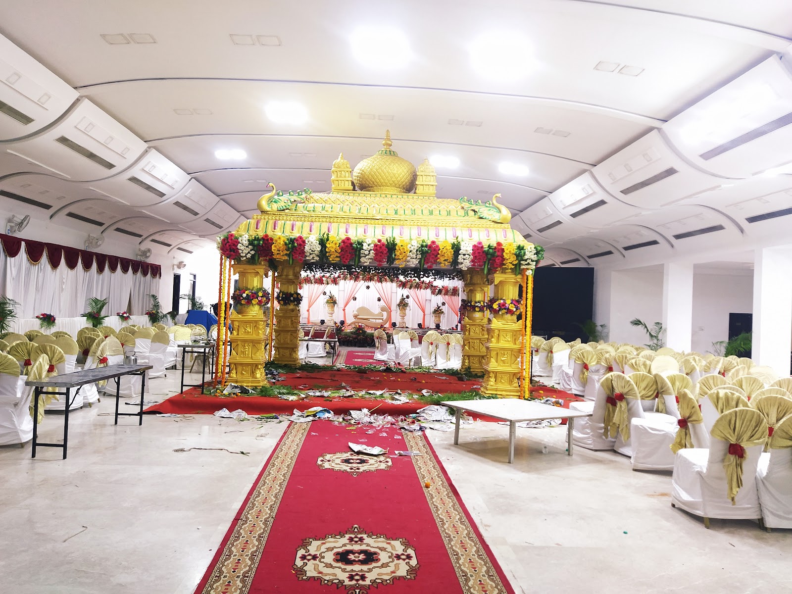 The Royal Grand Convention Hall — Banquet Hall in Bangalore (on-site parking, in-house decoration, bar service available, 0–3000 guest capacity)