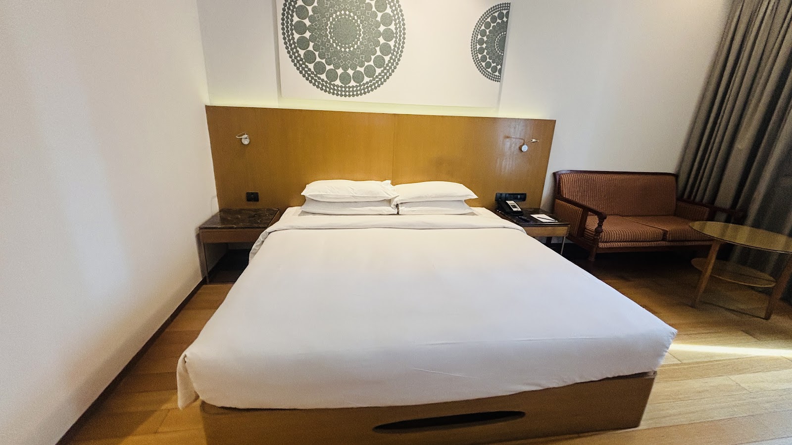 Vivanta Chennai IT Expressway — Banquet Hall in Sholinganallur, Chennai (on-site parking, in-house decoration, outside catering allowed, DJ permitted) — photo 2