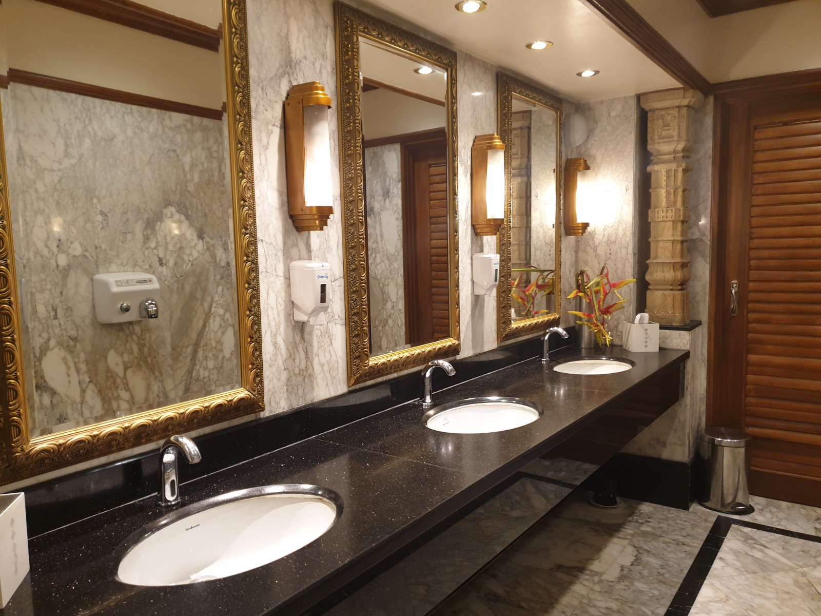 Crowne Plaza Chennai Adyar Park — Banquet Hall in Chennai — photo 4