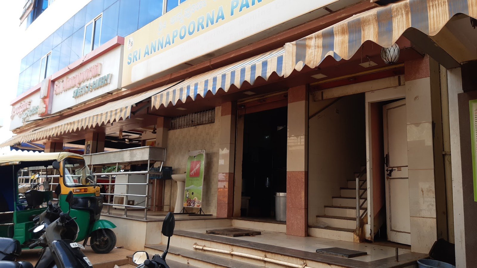 Sri Annapoorna Party Hall — Banquet Hall in Jalahalli, Bangalore (on-site parking, in-house decoration, bar service available, 150–250 guest capacity) — photo 3