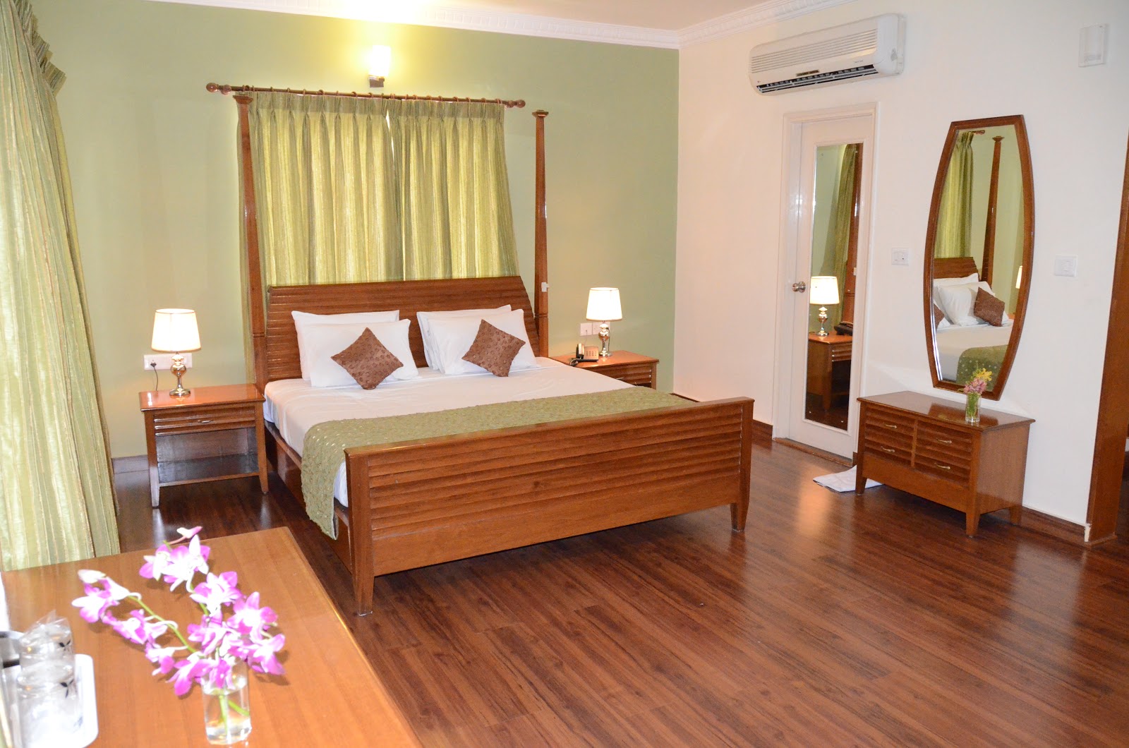 Trinity Suites — Banquet Hall in Bangalore — photo 2