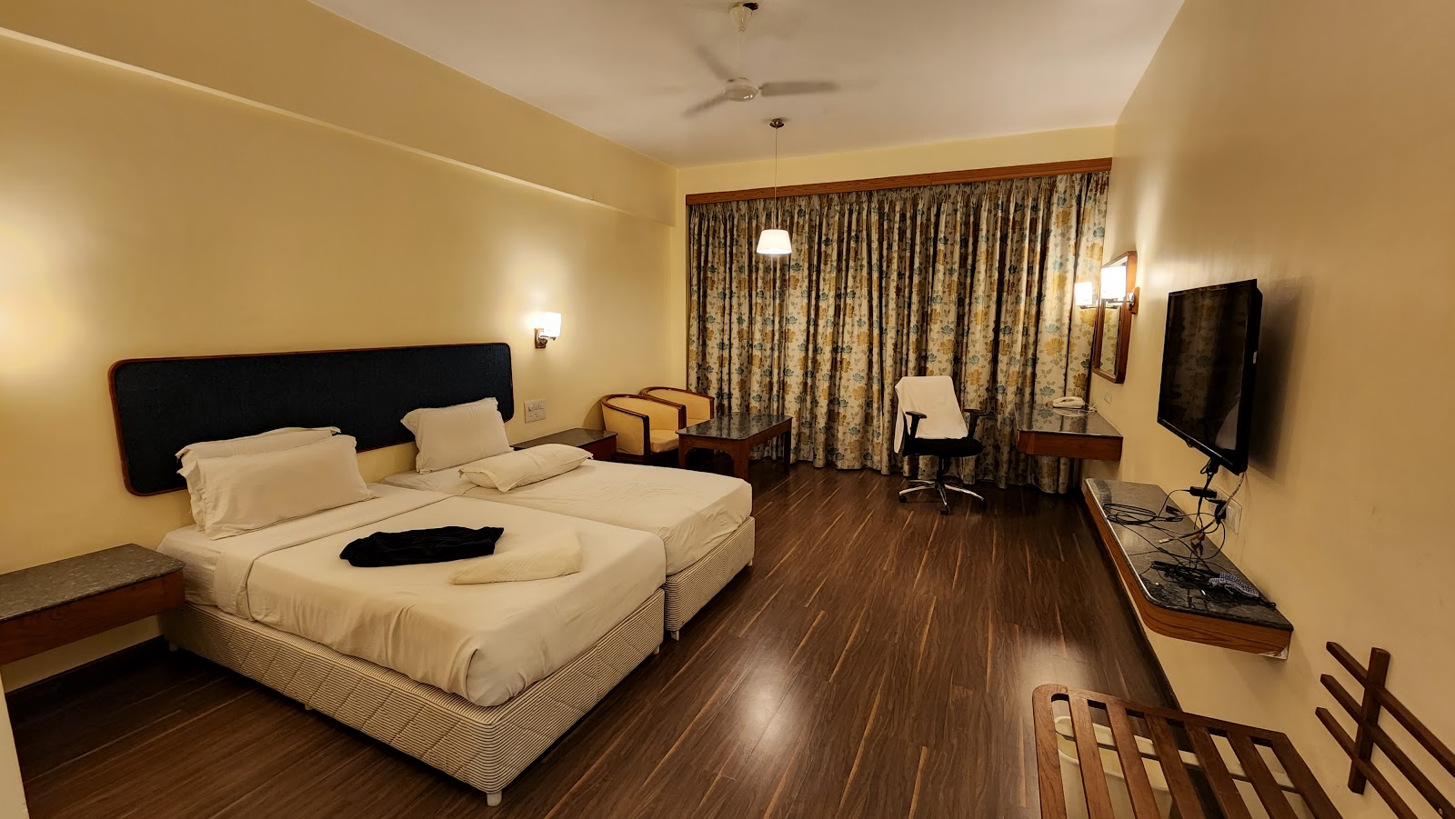 Woodlands Hotel — Hotel in Richmond Town, Bangalore (on-site parking, in-house decoration, DJ permitted, bar service available) — photo 2