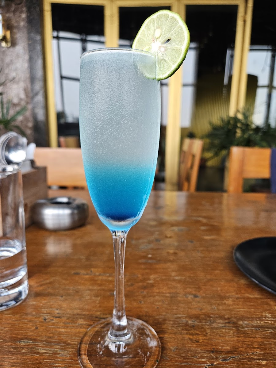 Mollys Rooftop Bar and Lounge — Pub/Bar in Indiranagar, Bangalore (on-site parking, in-house decoration, DJ permitted, bar service available) — photo 2