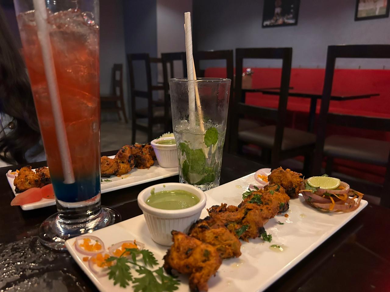 Mollys Rooftop Bar and Lounge — Pub/Bar in Indiranagar, Bangalore (on-site parking, in-house decoration, DJ permitted, bar service available) — photo 3