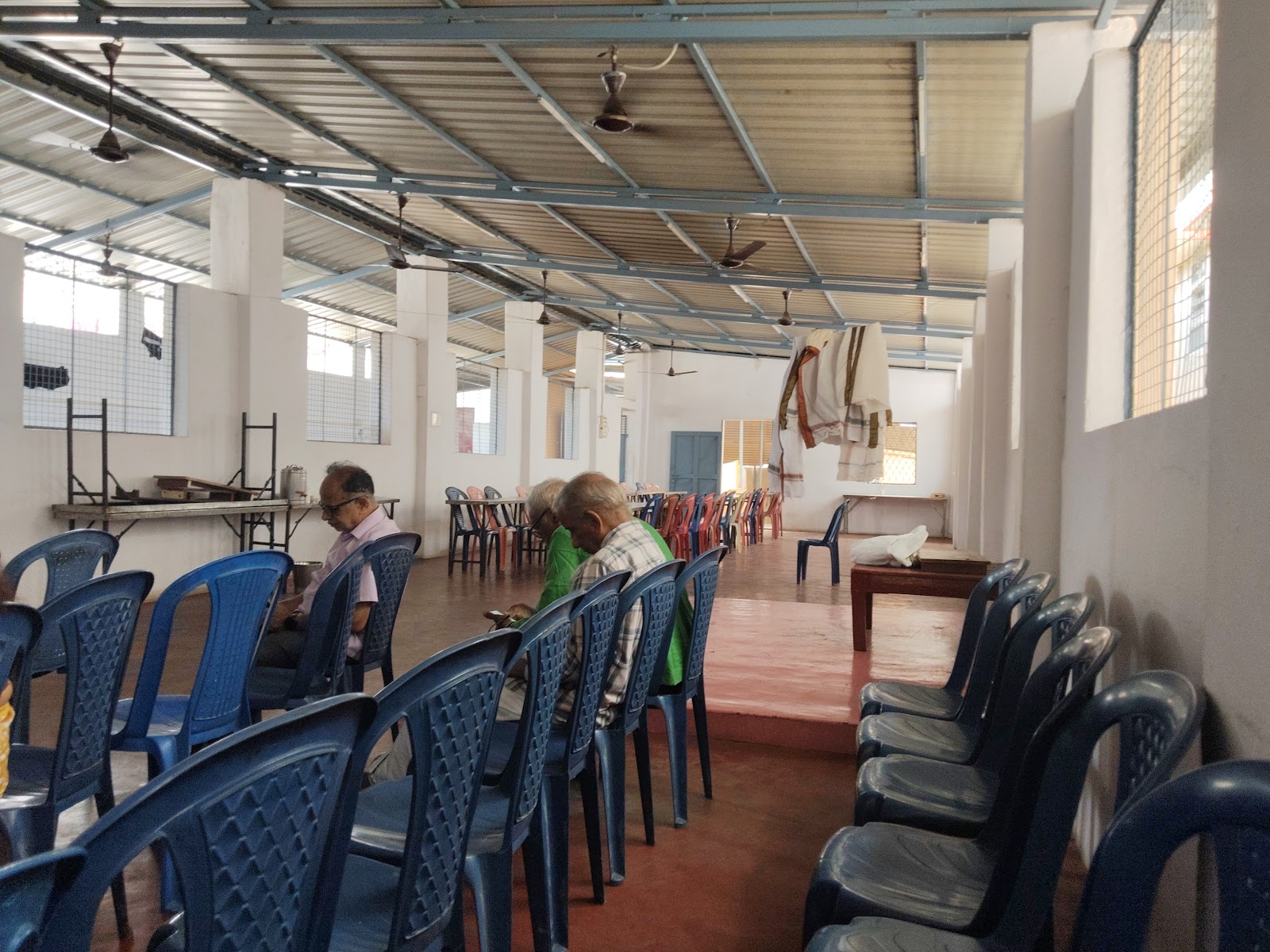 Sri Sripadaraja Sabha Mantapa — Banquet Hall in Bangalore (on-site parking, in-house decoration, DJ permitted, bar service available)