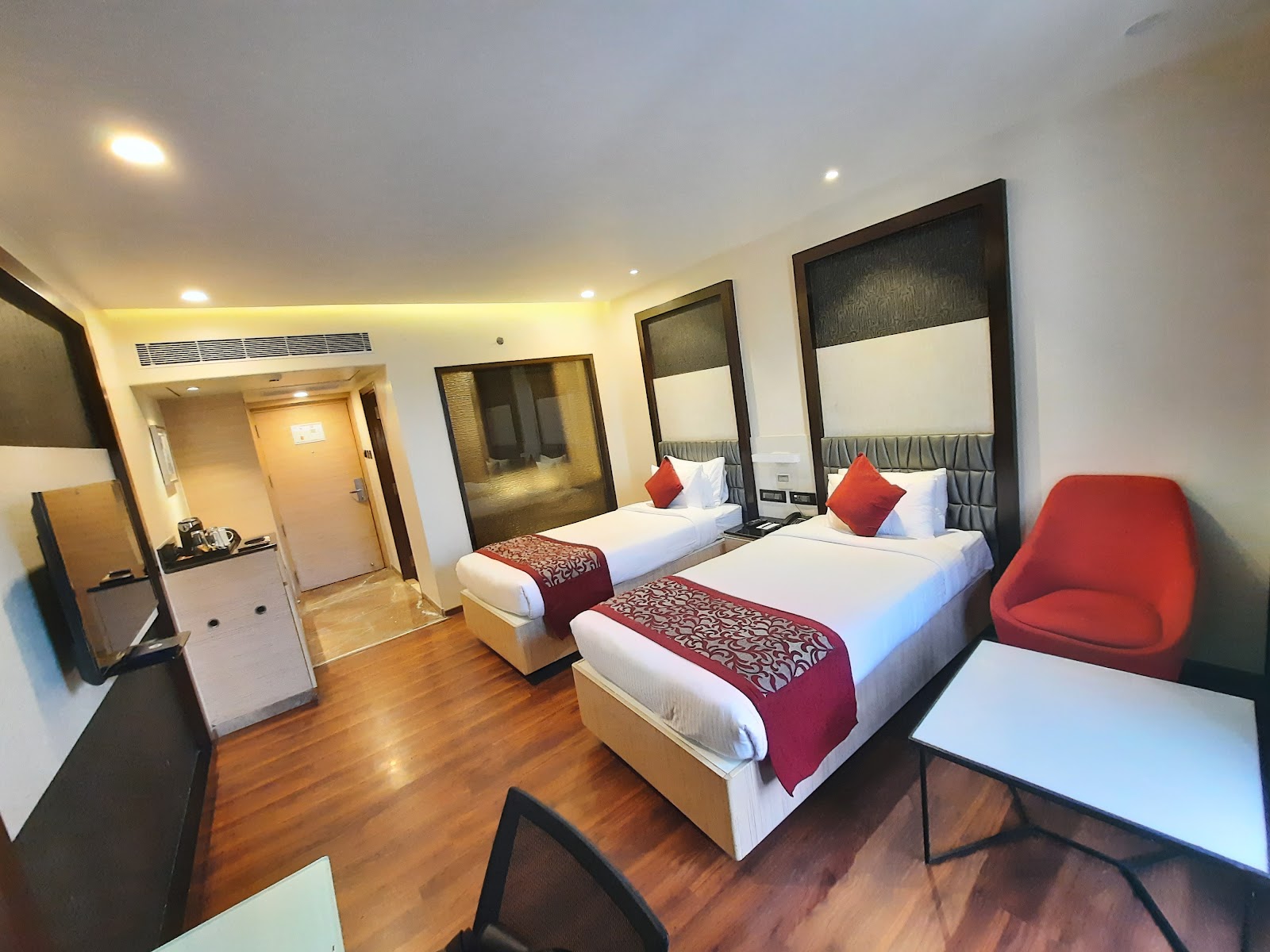 Citrine Hotel — Banquet Hall in Seshadripuram, Bangalore (on-site parking, in-house decoration, bar service available, 180–300 guest capacity) — photo 2