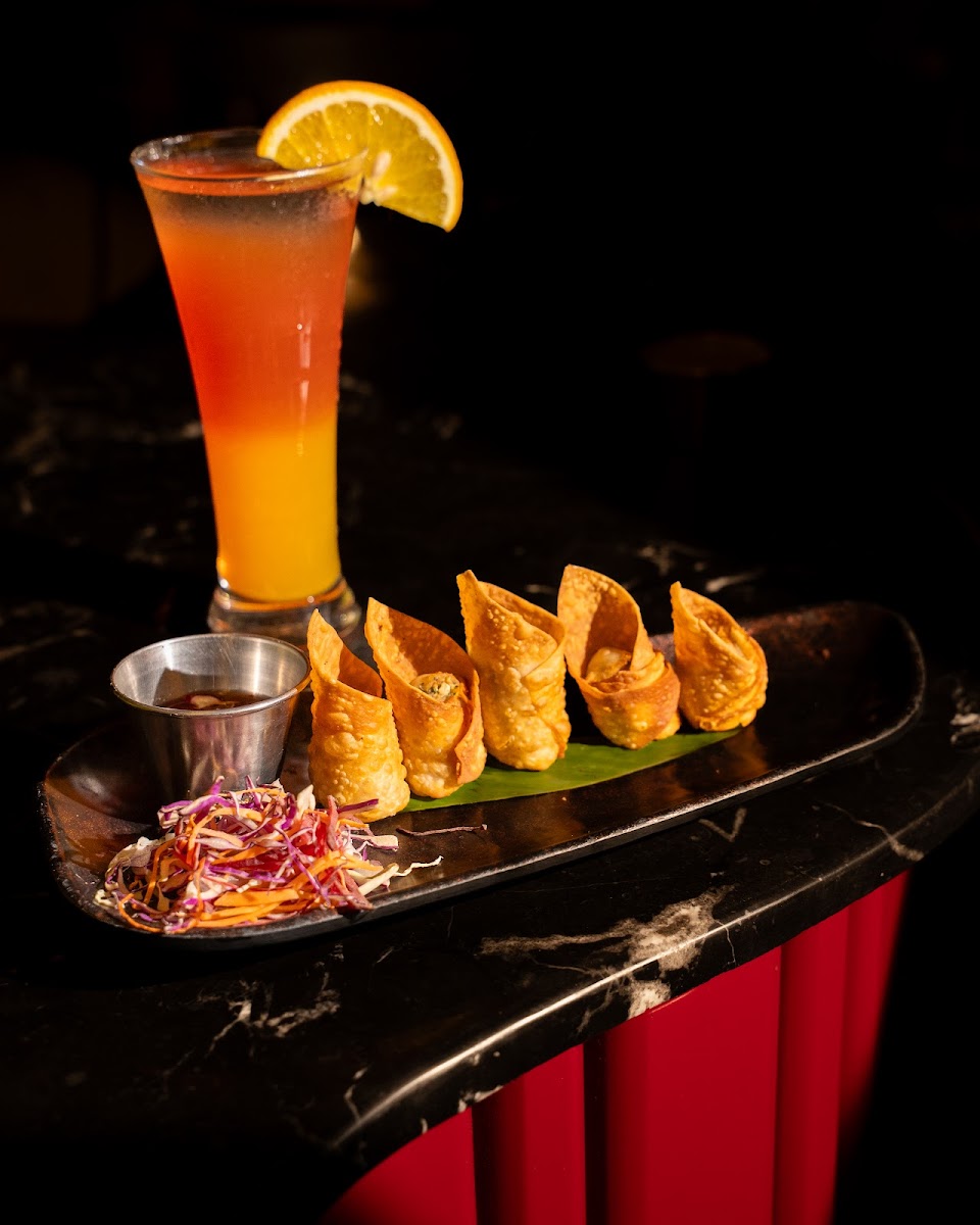 Chin Lung Resto Bar — Pub/Bar in Residency Road, Bangalore (on-site parking, in-house decoration, DJ permitted, bar service available) — photo 2